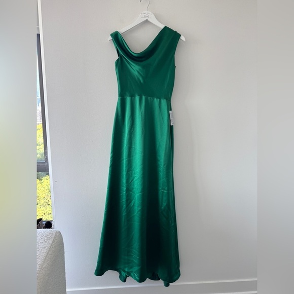 AMSALE NWT Alden One Shoulder Satin Gown in Emerald 2 - Picture 2 of 7